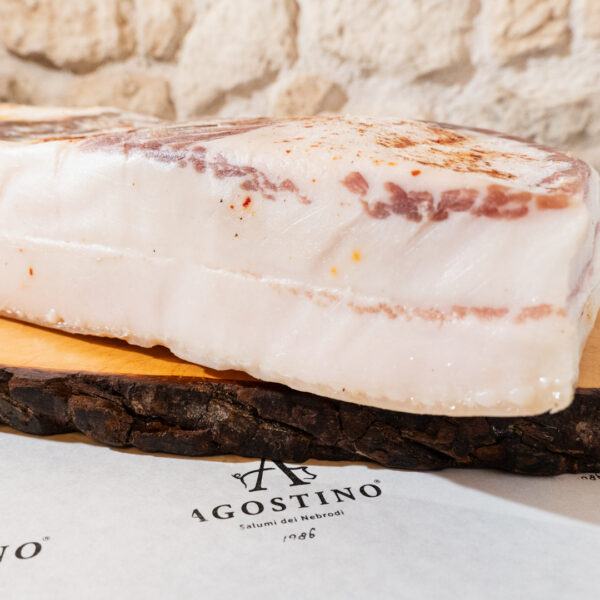 Dettaglio stratificazione pancetta tesa di suino nero dei Nebrodi
